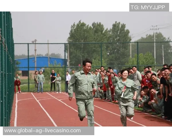 中国国家队足球奋勇拼搏展现风采力争在国际赛场上再创辉煌