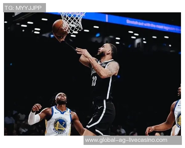 尼克斯与篮网激战正酣双方球星争夺季后赛席位的关键对决 尼克斯与篮网激战正酣双方球星争夺季后赛席位的关键对决